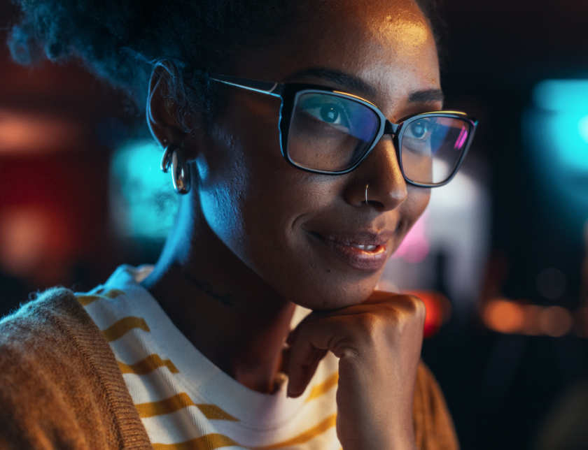 woman looking at computer screen, ambient background